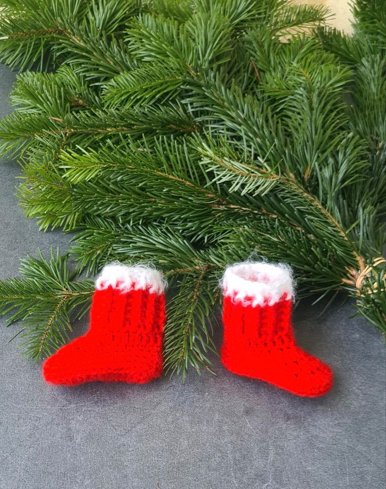 Süße Weihnachtsschühchen Stiefel Socken Gr 16/17 10cm in Fredersdorf-Vogelsdorf