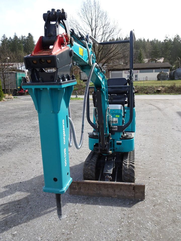 Mikrobagger Minibagger Kettenbagger 1 t nur 75cm breit mieten in Konzell