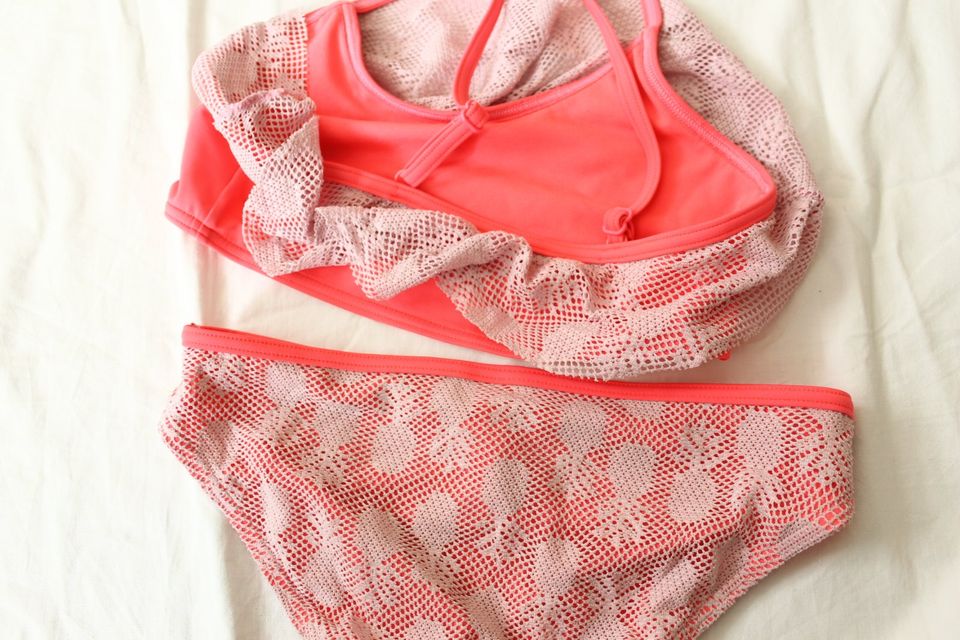 C&A Bikini 134/140 neon-pink Häkel Spitze rosa Bade-anzug Schwimm in München