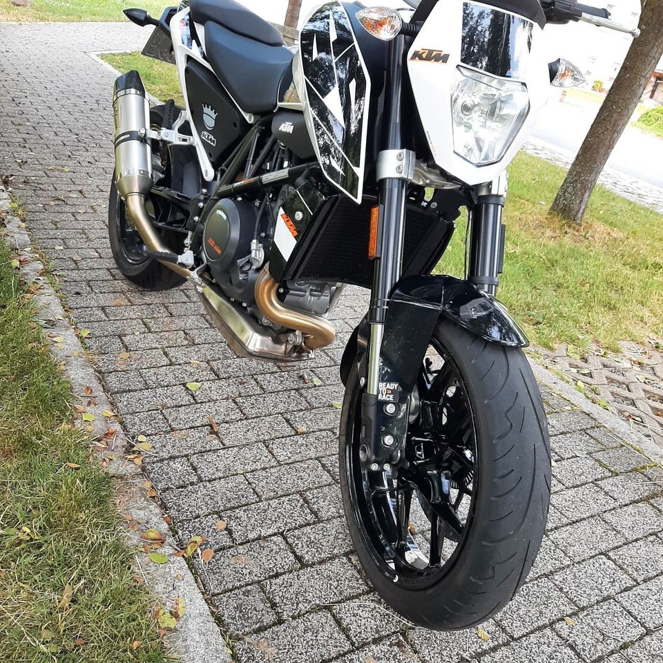 + KTM Duke 690 LeoVince + Track Pack TOP !! + in Hof (Saale)