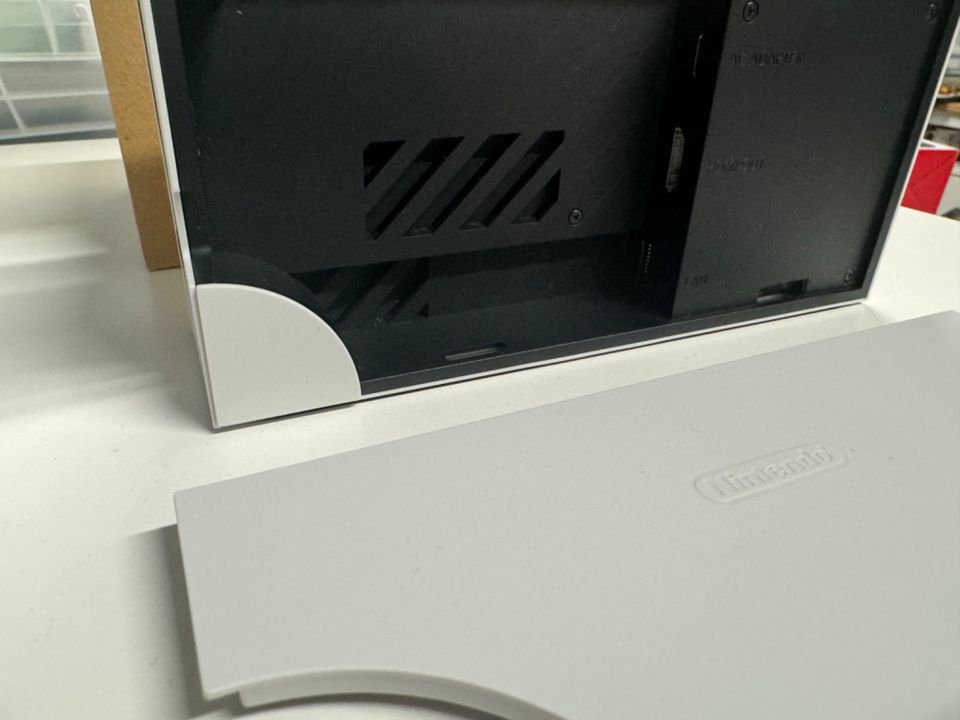 Nintendo Switch Dock mit LAN Port für Switch OLED plus Ladegerät in Neutraubling