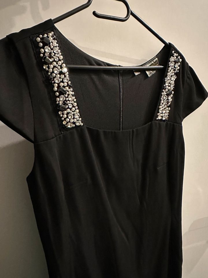 Neues Perlen Kleid schwarz Größe 38 in Heide