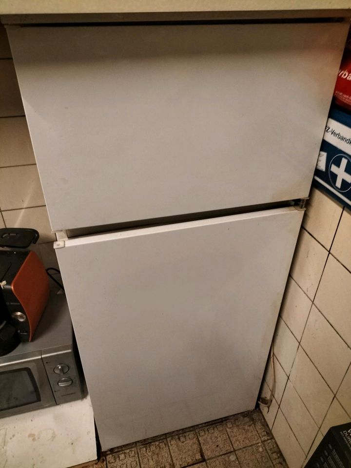 Einbaukühlschrank Kühlschrank mit Gefrierschrank funktioniert in Hannover