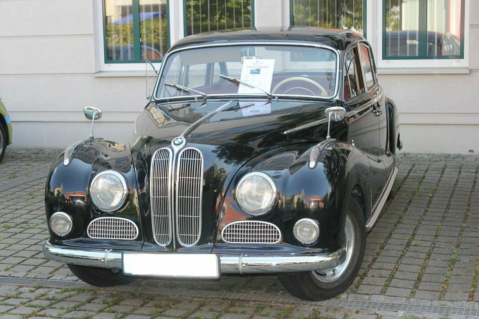 Brautauto Hochzeitsauto Hochzeitsoldtimer Auto (pro Tag) V502 in Augsburg