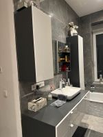 Badezimmer Möbel modern weiß Hochglanz mit grau Nordrhein-Westfalen - Herford Vorschau