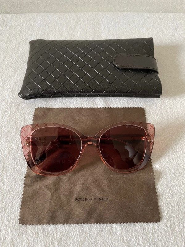 Sonnenbrille mit Etui von Bottega Veneta in Lauf a.d. Pegnitz