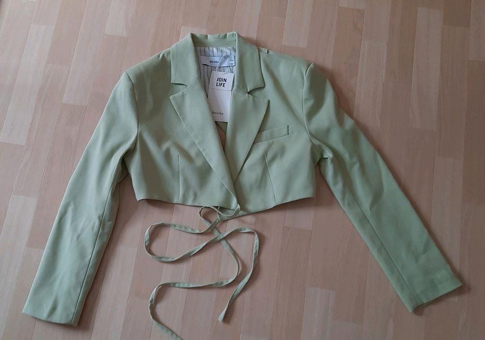 Kurze Jacke Blazer zum Binden lindgrün Bershaka neu Gr. 40 in Saarbrücken