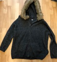 Strickjacke mit Kapuze Nordrhein-Westfalen - Kreuzau Vorschau