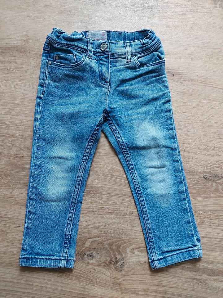 Jeans "Girls Denim" / Herzknopf Größe 86/92 in Bodenheim