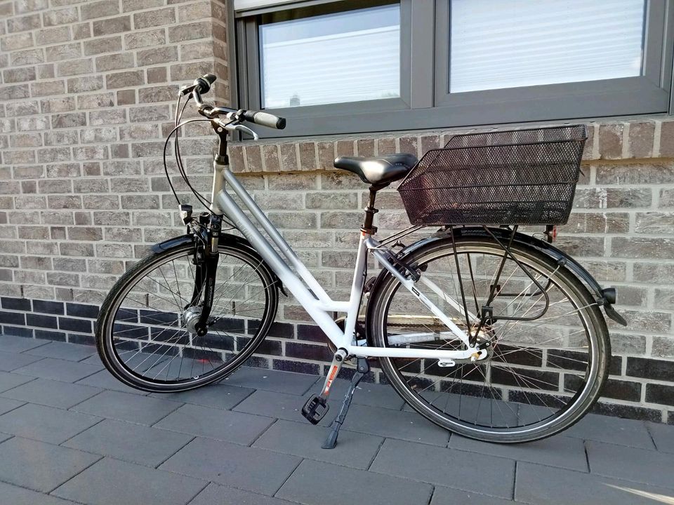 Damenfahrrad 28" Shimano in Schiffdorf