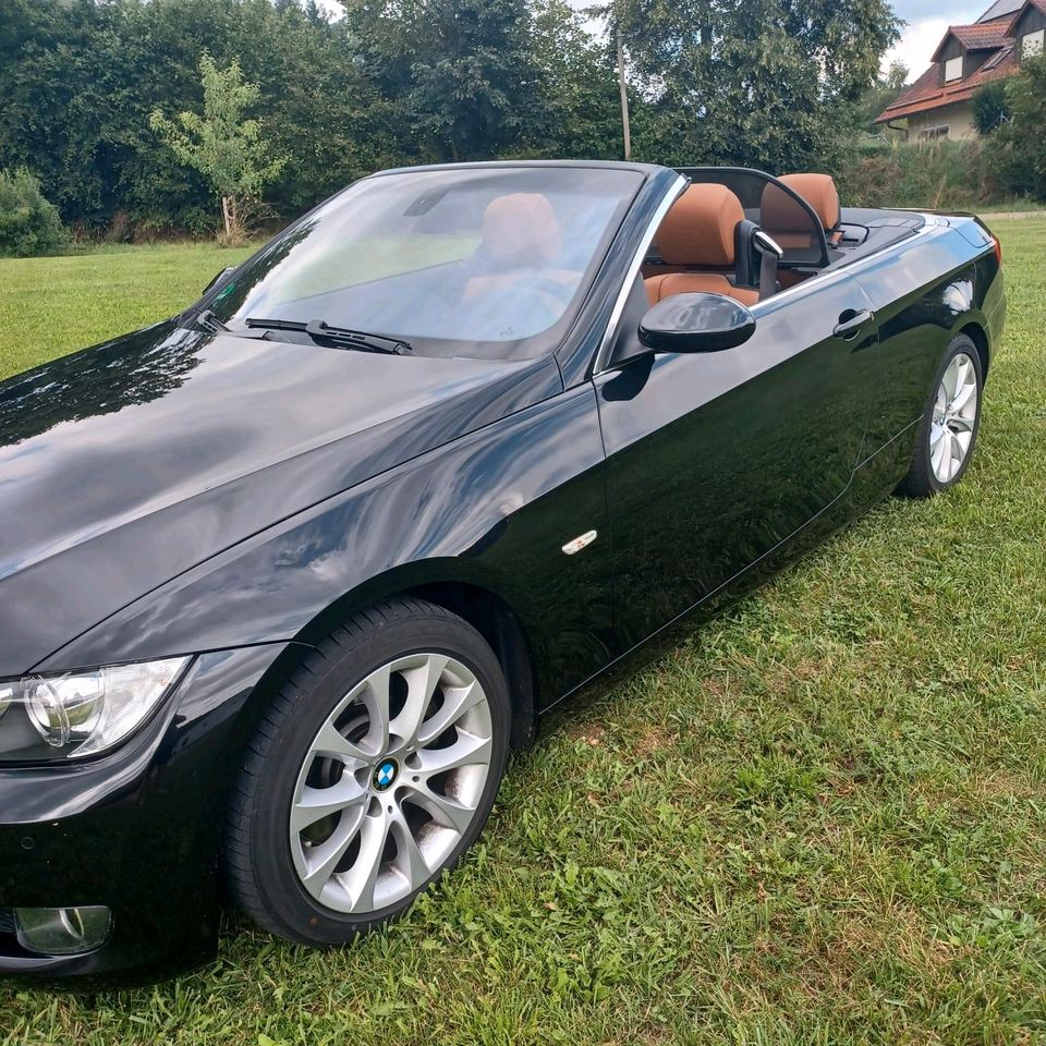 BMW Cabrio 325d saphirschwarz in Wald Oberpf.