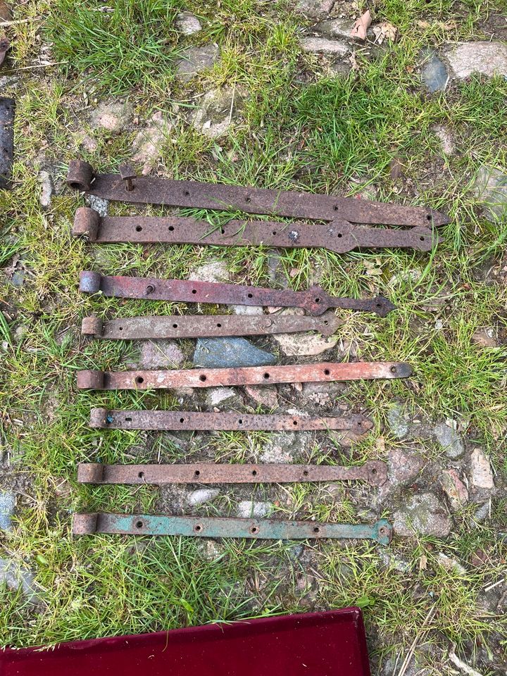 Antike Eisenbeschläge Scharniere Türbänder in Himmelpforten