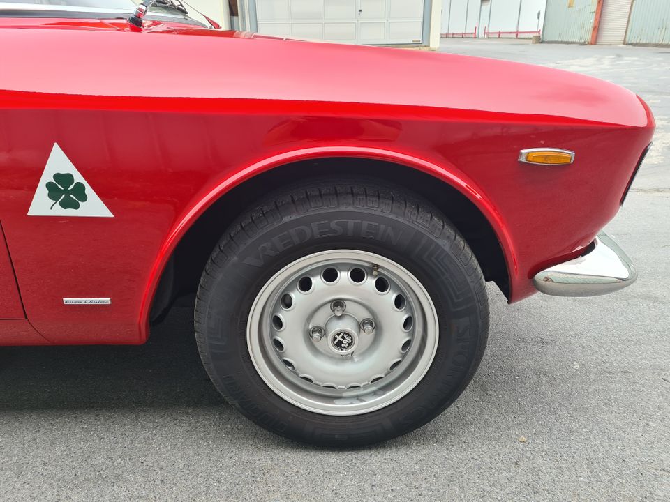 Alfa Romeo Giulia Sprint GT 1600 Bertone Kantenhaube in Düsseldorf