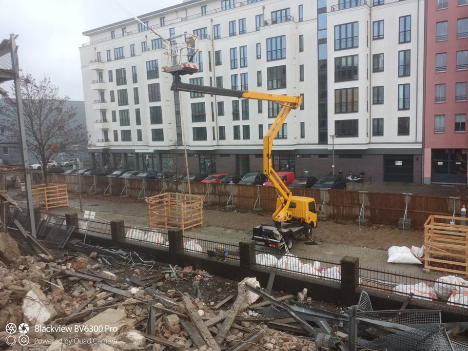 Enpal Solar Photovoltaik Arbeitsbühne Kran mieten Pkw Führerschei in Berlin