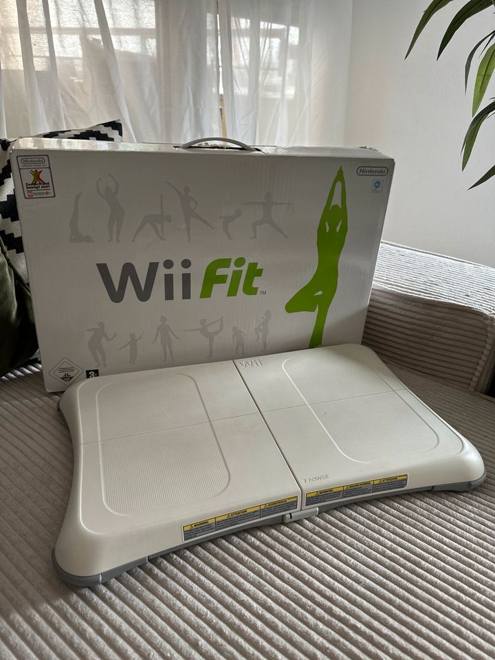 Wii mit Board und Spielen in Weingarten (Baden)