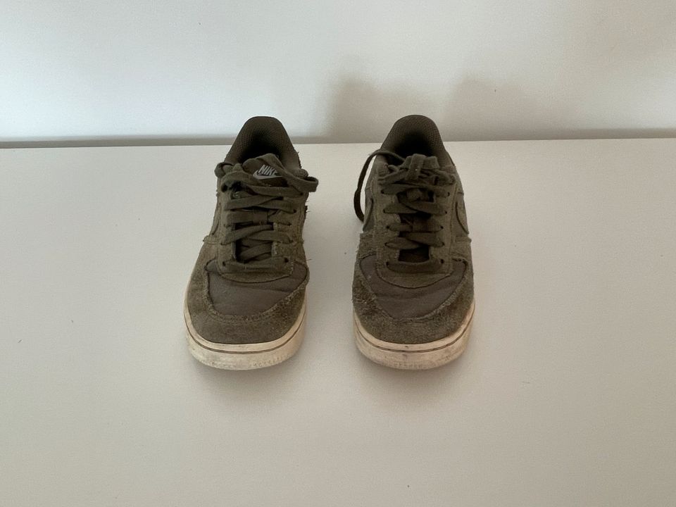 Nike Force 1 Sneaker olive grün 29,5 in Tornesch