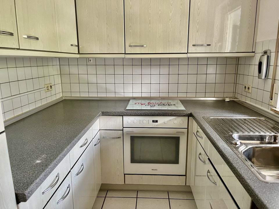 RESERVIERT: Ruhig gelegene 4-Zimmerwohnung mit Balkon und 2 Tiefgaragen in zentraler Lage von Aidlingen in Aidlingen