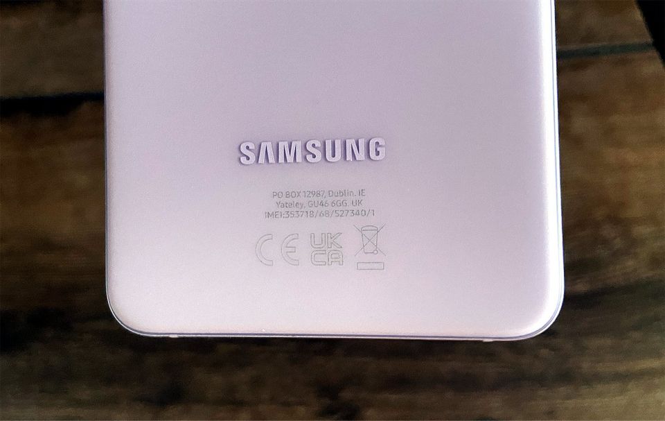 Samsung Galaxy S21 FE 5G 128GB G990B Dual Sim Lavendel *neuwertig in München