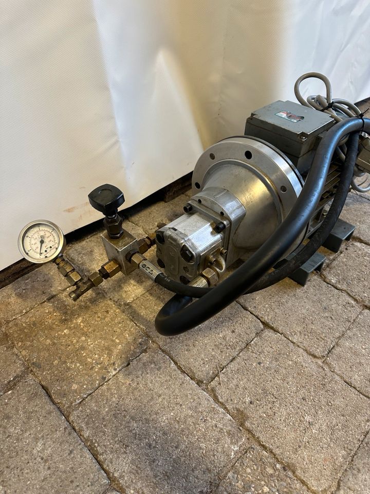 Hydraulik Pumpe mit E-Motor, Hochdruckpumpe in Ummendorf