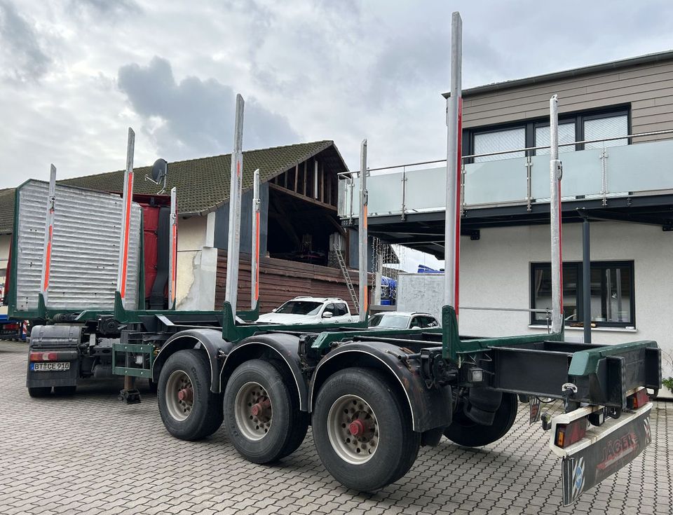 Schwarzmüller HS 3/E Holzauflieger in Plankenfels