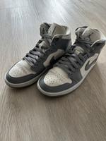 NIKE AIR JORDAN 1 MID STEALTH in Größe 38,5 -Damen- Top gepflegt Schleswig-Holstein - Bad Oldesloe Vorschau