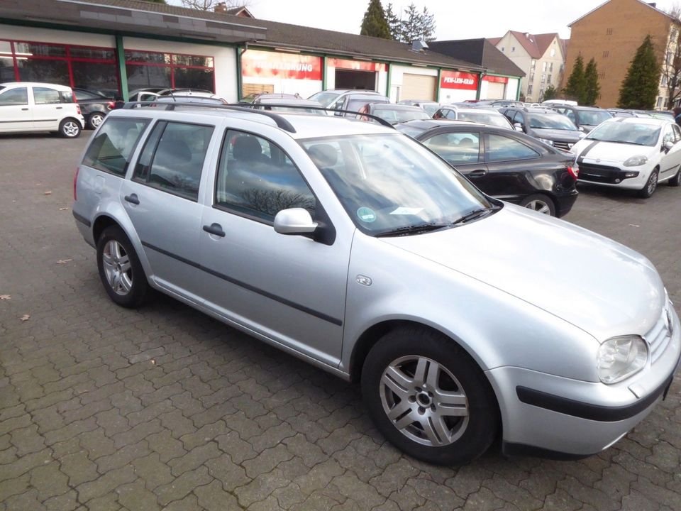 Volkswagen Golf 1.6 FSI Comfortline Variant in Minden