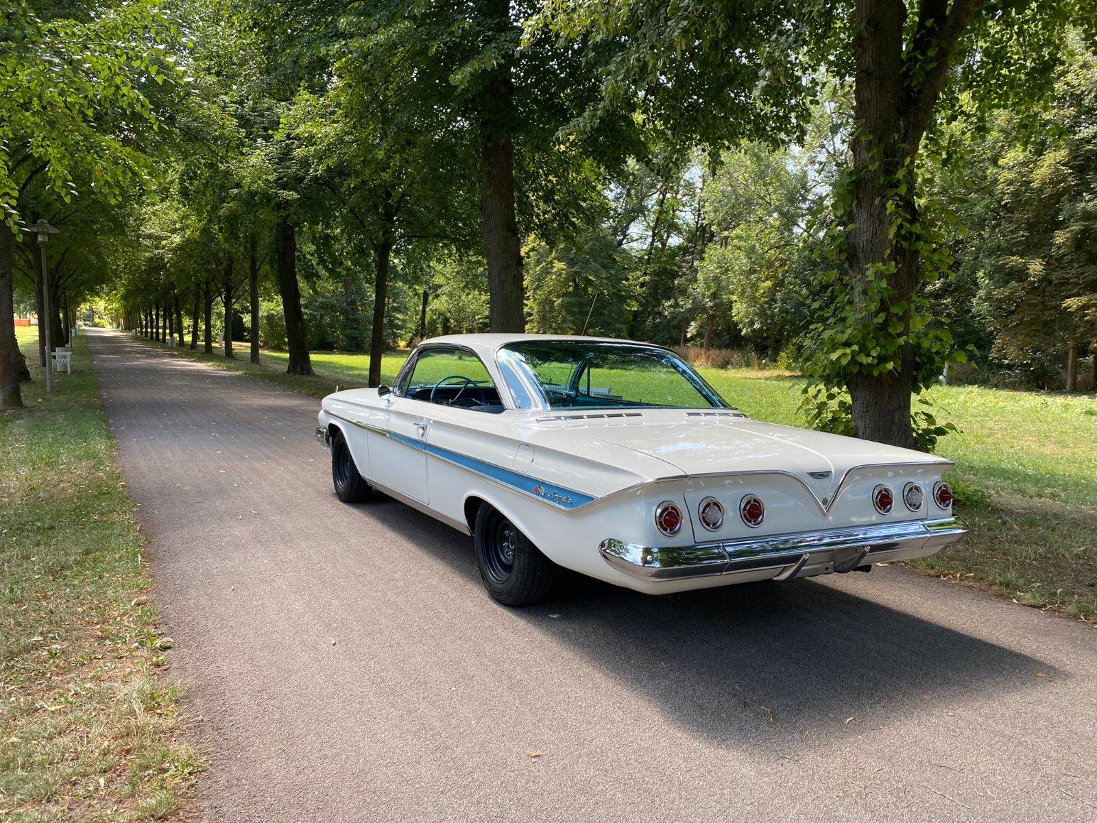 Abbildung des Autos 1961 Chevy Impala Bubble…
