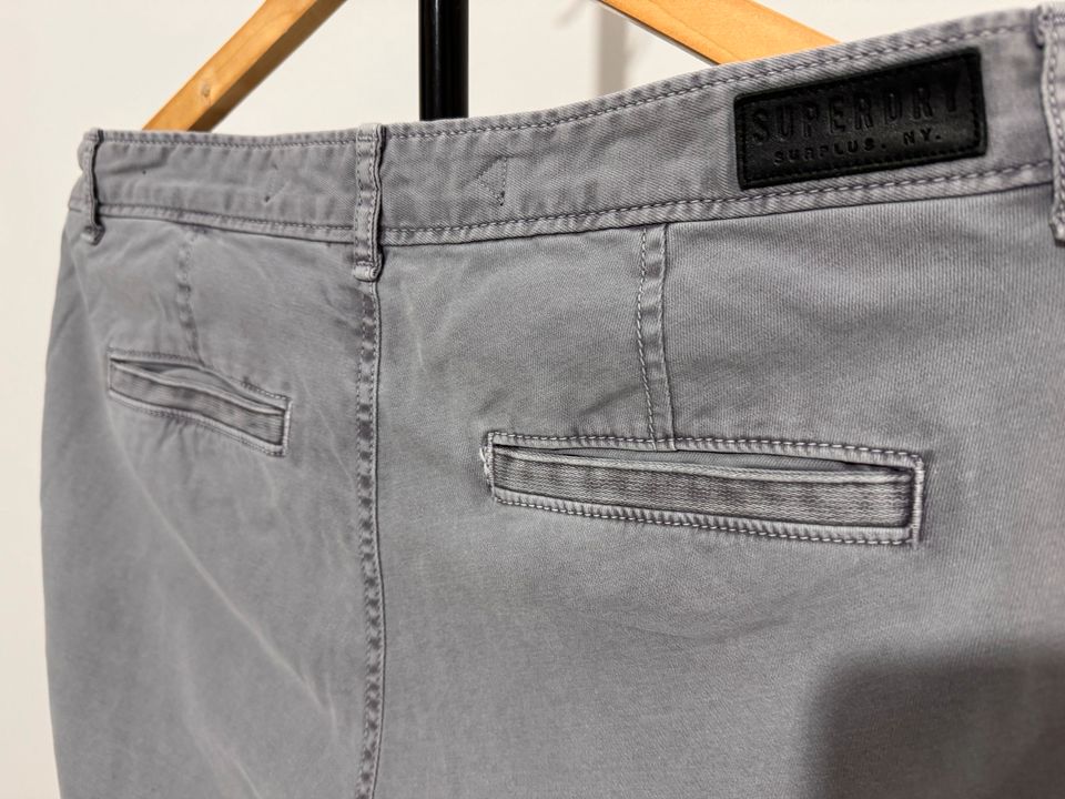 Superdry Hose Chino W32 L32 in Hamburg