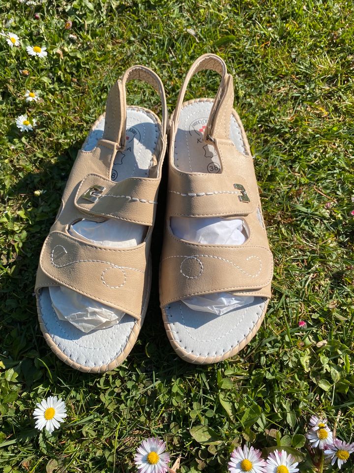 12€ je Paar , Sommerschuhe, Latschen, Sandalen in Burg Stargard