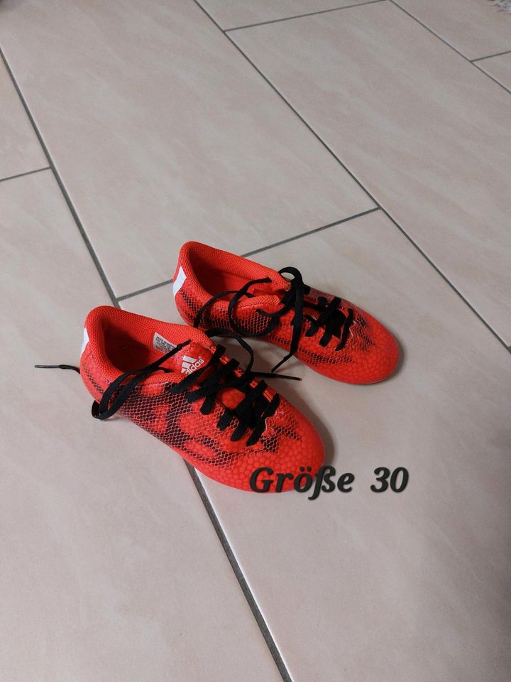 Fussballschuhe Gr. 28 30 32 33 34 36 in Vechta