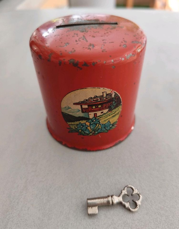 Vintage‼️Alte Spardose, kaminrot Metall mit Schlüssel in Rotenburg