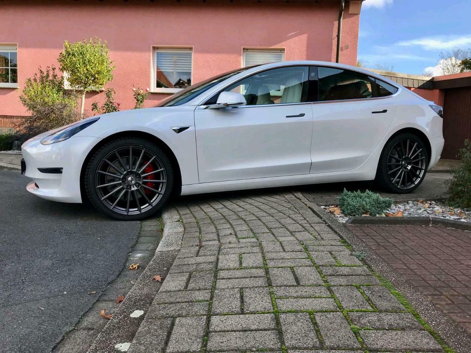 Tesla Model 3 Performance Winterräder Winterreifen 20 Zoll Felgen in  Nordrhein-Westfalen - Hattingen, Reifen & Felgen