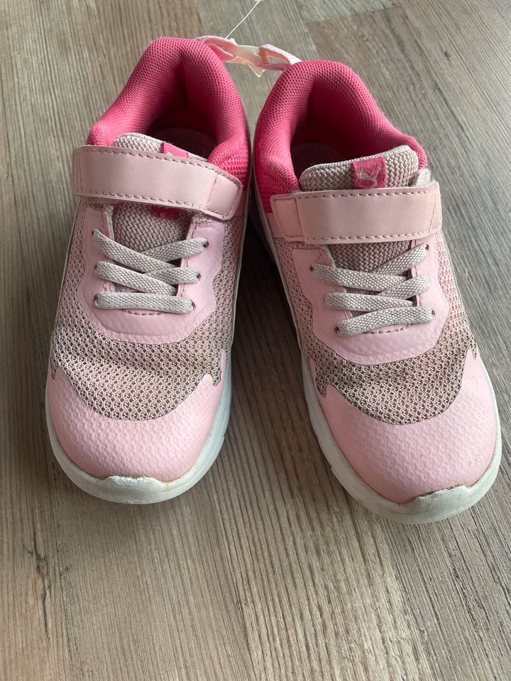 Puma Turnschuhe rosa in Minden