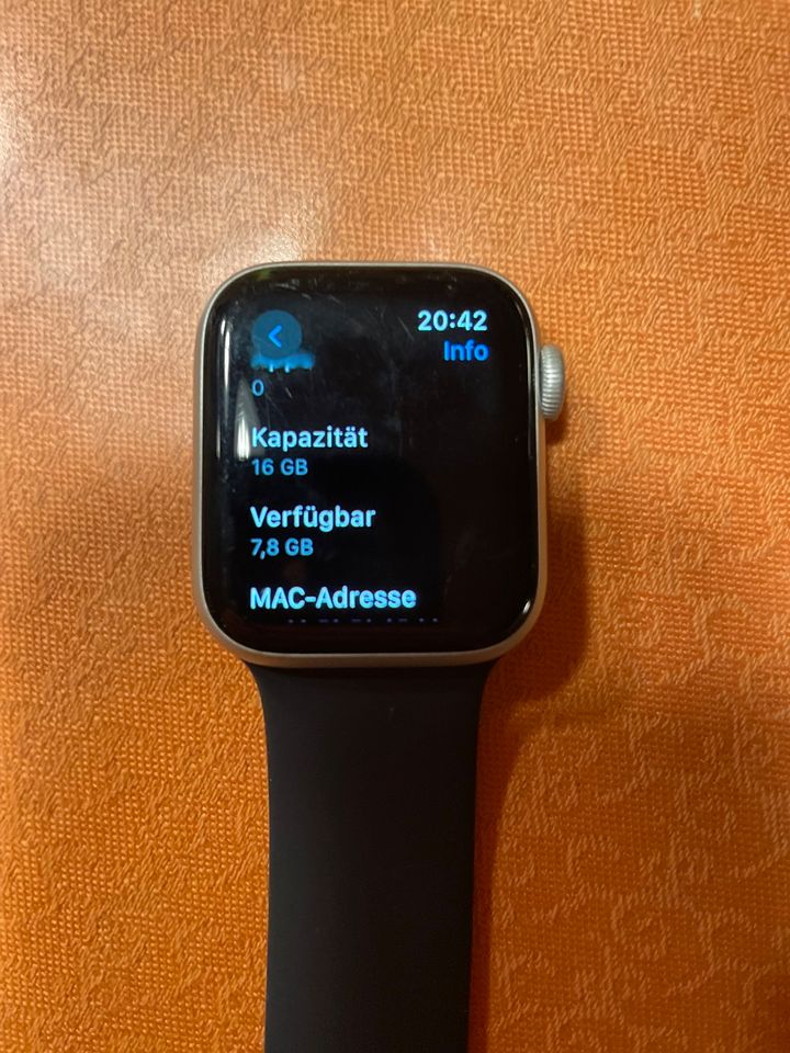 Apple watch 4 40 mm Silber schwarz Band GPS kein Cellular in Haßloch