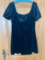 schwarzes Samtkleid mit leichten Puffärmeln Bayern - Baar-Ebenhausen Vorschau