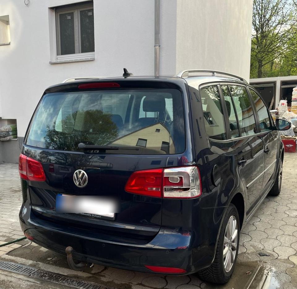Touran Diesel 1.6 TDI Highline Auto. Selbestparking ,Navi,LED in Freising
