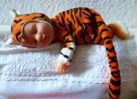 Künstlerpuppe Anne Geddes / Baby-Tiger Berlin - Westend Vorschau