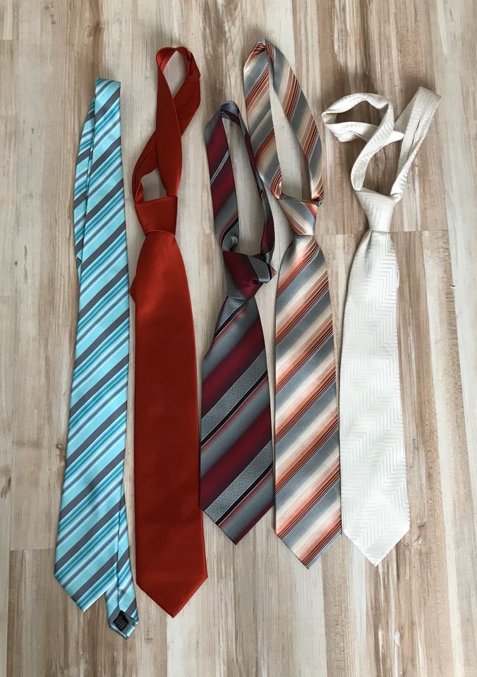 Set aus fünf Krawatten in St. Georgen
