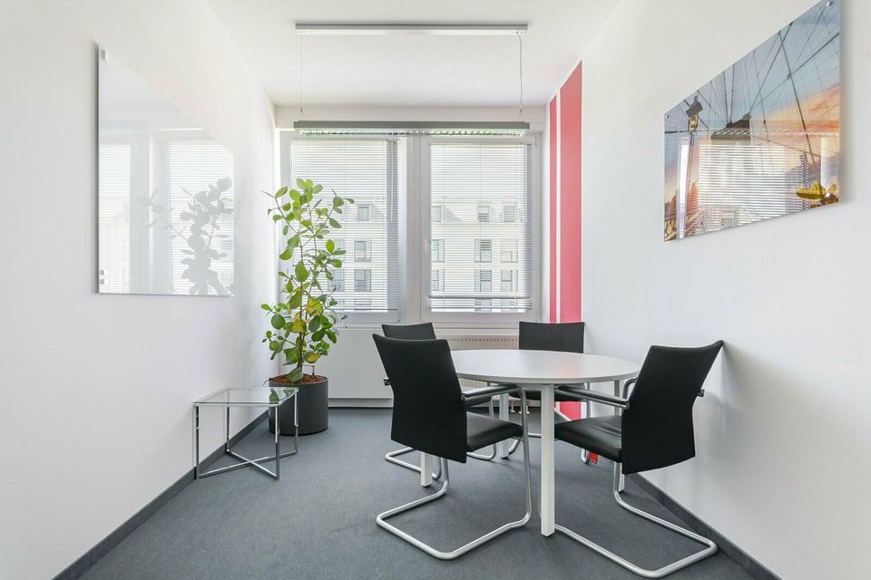 Privater Büroraum für 4 Personen in Regus Neue Messe Riem in München