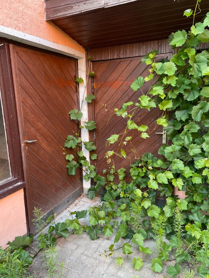 Eichwalde - Einfamilienhaus mit Einliegerwohnung, großzügigem Naturgarten mit Remise in Eichwalde