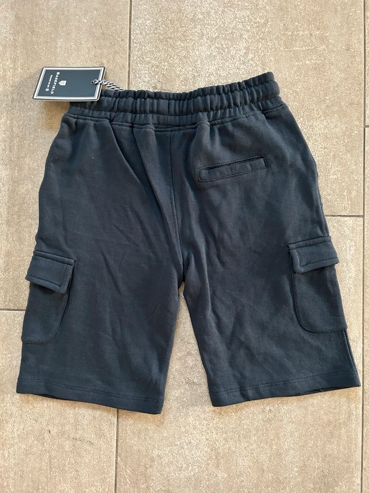 Kurze Hose Gr. 116/122 Basefield Neu mit Etikett in Isernhagen