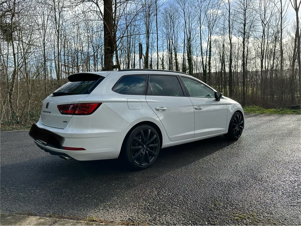 Seat Leon Cupra 4 Drive in Pforzheim