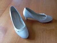 Brautschuhe 7cm Absatz, neu zu verkaufen da zu klein Sachsen - Bannewitz Vorschau