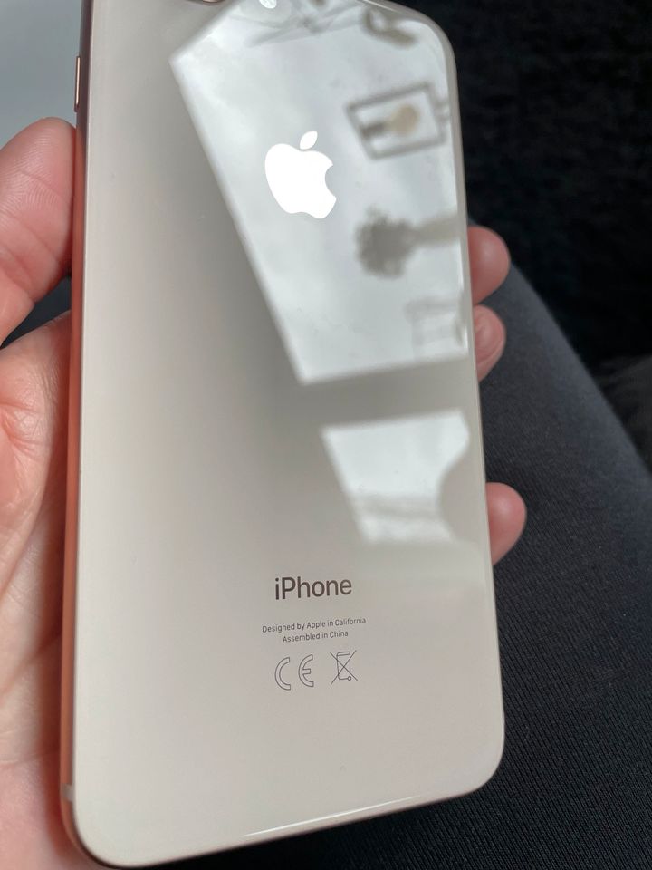 iPhone 8 Plus 64 GB Roségold mit OVP Smartphone Handy in Naumburg 