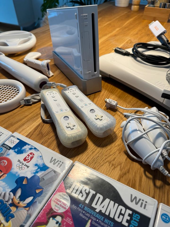 Nintendo Wii mit viel Zubehör in München