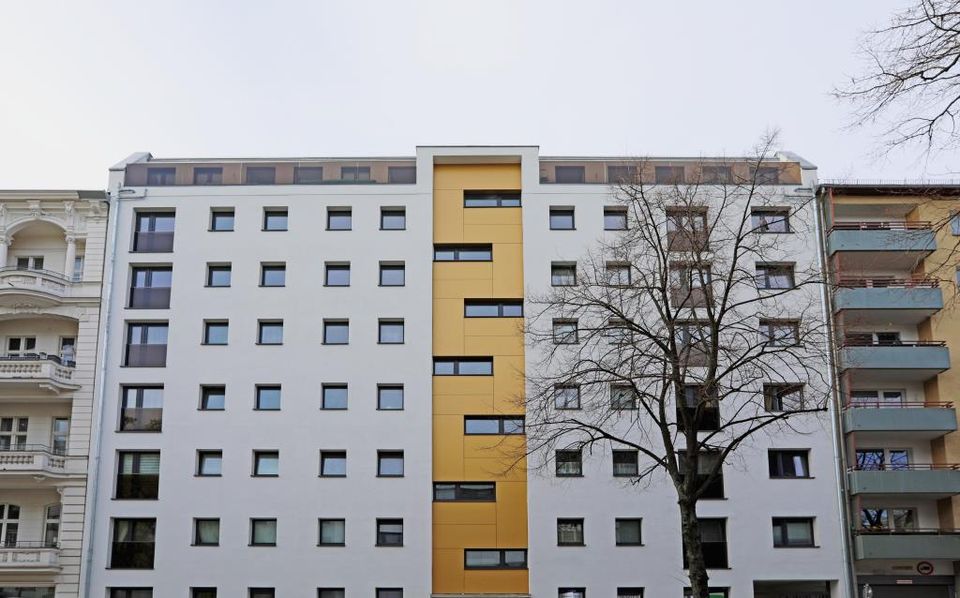 Drei Zimmer mit Balkon - frisch renoviert - am Los Angeles Platz in Berlin