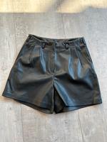 Kurze Leder Hose Shorts Damen schwarz neu Only 38 M Hessen - Linsengericht Vorschau