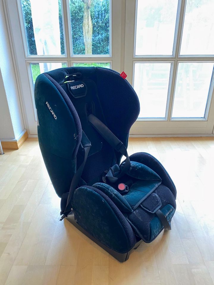 Babyschale mit Isofix Halterung und Kindersitz von Recaro in Norderstedt