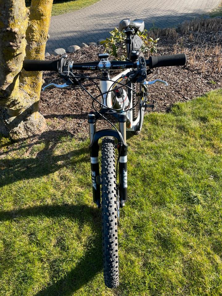 Stevens Juke Team 26Zoll RH 18 Herrenbike in weiß 27 Gang in Melbeck