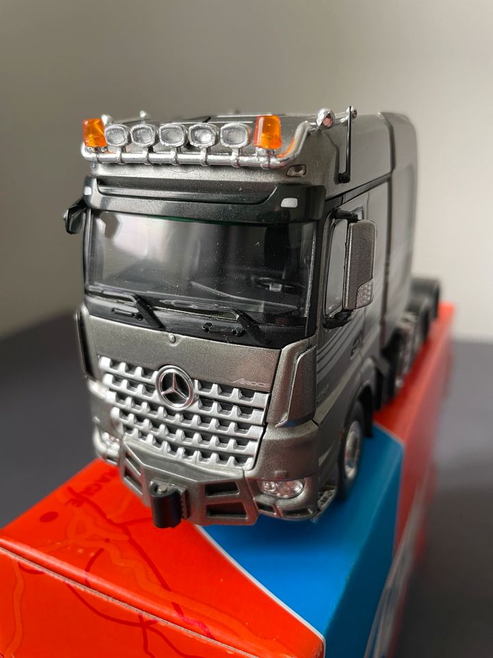 Tekno 1:50 Modell Mercedes Benz Arocs SLT 8x4 in Delingsdorf